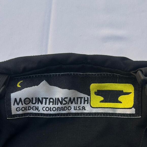 VINTAGE HIKING GEAR — Mountainsmith pack with total retro-outdoors energy - Picture 4 of 8